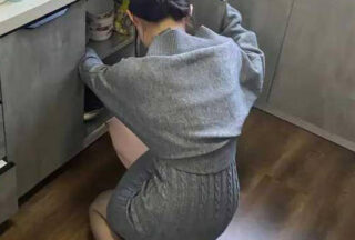 My dad is not at home, I sneaked into my parents’ room and cummed inside my 36-year-old stepmother