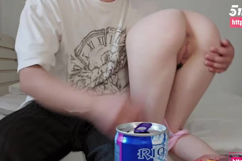 In the hotel, the brother drank and licked the cunt with a demon-crazy brother