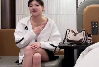 Today I made an appointment with a 19-year-old northern girl with a tall figure and long legs-7BOSS