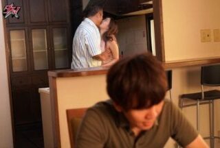 AVOP-423 スレンダー巨乳の彼女が俺の親父に寝取られ種付けプレスされていた。 黒川さりな