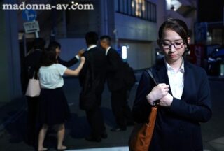 JUL-393 Bareback Adultery With The Shy Married Woman At My Workplace