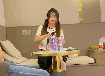 Today I Made A Date With A Cute Student Girl – Zhou Xingxing