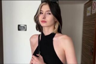 A skinny Russian girl came to visit a guy to have pure sex