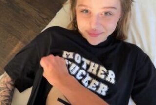 A young skinny girl exposed her pussy for sex