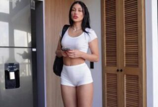 The brunette flashed her tits and then agreed to have sex