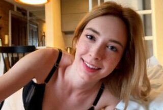 Young Russian girl is used to the guy to delight the morning sex