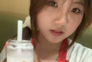 I captured the little girl who was selling milk tea while working as a part-time student