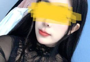 The beautiful woman who was having an affair almost got caught when she called her husband in the middle of an affair.