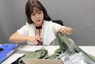 Push my aunt to the ground and fuck her like a dog