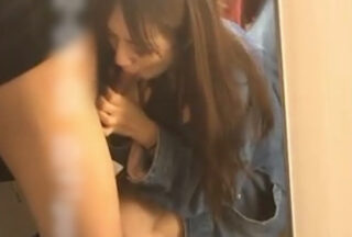 Beautiful Jiangda Campus Beauty Gives Oral Sex In The Dressing Room