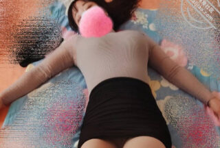 Big contrast plump mature lady Li came out with her husband on her back and let me climax