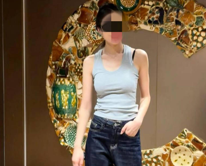 Tear off my sister’s stockings and suck her pussy hard, forcing my cock into her mouth