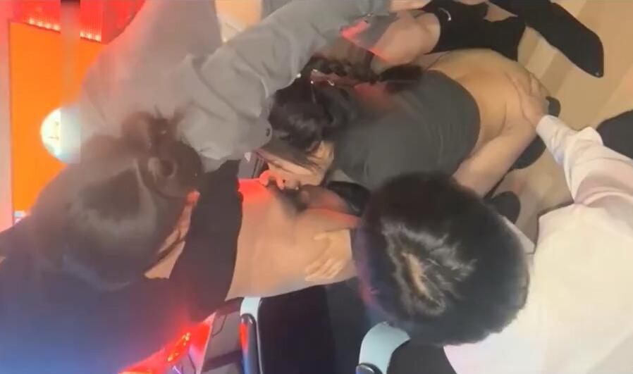 Brother Long Tan Hua 12-23 Internet Cafe Group P