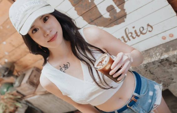 The beautiful 33-year-old owner of a popular cafe, with D-cup breasts, is penetrated until ejaculation. (Answer from an9tv-075)