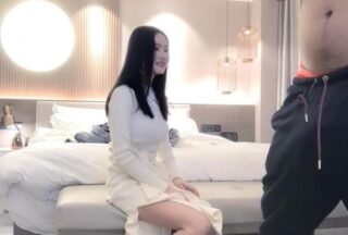 Xiao Bao Seeks Flowers 12-24: The Goddess in White