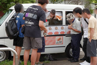 Uncensored SGKI-071 Popular AV Actresses Take On The Challenge! Sell Hot Dogs While Squirting In The Ikasare Stall! Aizuki Himari Kosaka Himari