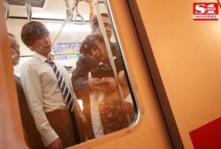 Uncensored SSNI-428 完・全・包・囲集団痴漢に声も出せず犯された爆乳制服少女 夕美しおん