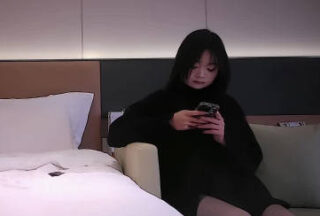 I met up with a girl who just turned eighteen and started working in the sex industry today – Lao Deng