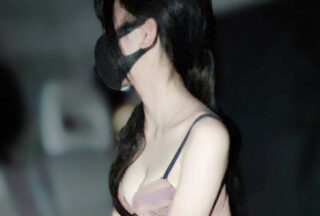 Experiencing outdoor car sex with my sister amidst a sea of ​​people was truly thrilling.