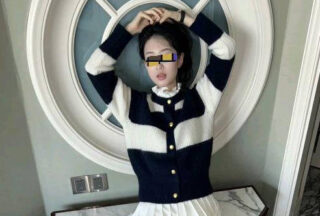 Holding my daughter on the sofa while watching her play King of Glory, after some entanglement, we finally consummated our relationship and I ejaculated inside her.