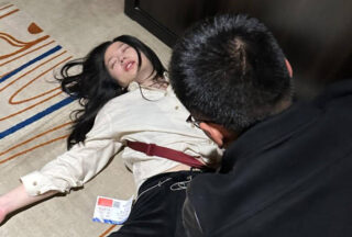 Teacher Miao was repeatedly fucked without a condom and ejaculated inside by a single man, her cunt opening and closing and semen flowing out.
