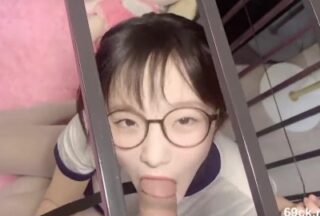 The imprisoned female dog wants to eat a penis as soon as she wakes up – UU can’t sleep