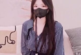 Banana Show streamer xjx728 was sexually harassed by her boss after asking for a job.